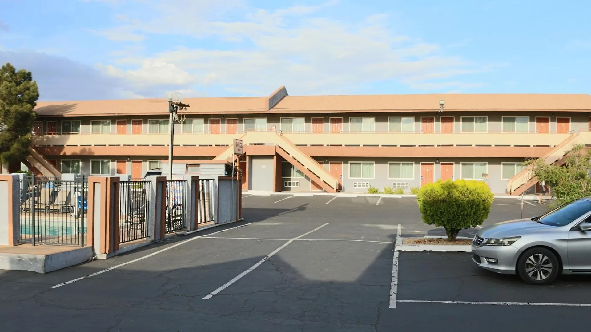 4 Top-Rated 2-Star Hotels Close to Barstow Community College