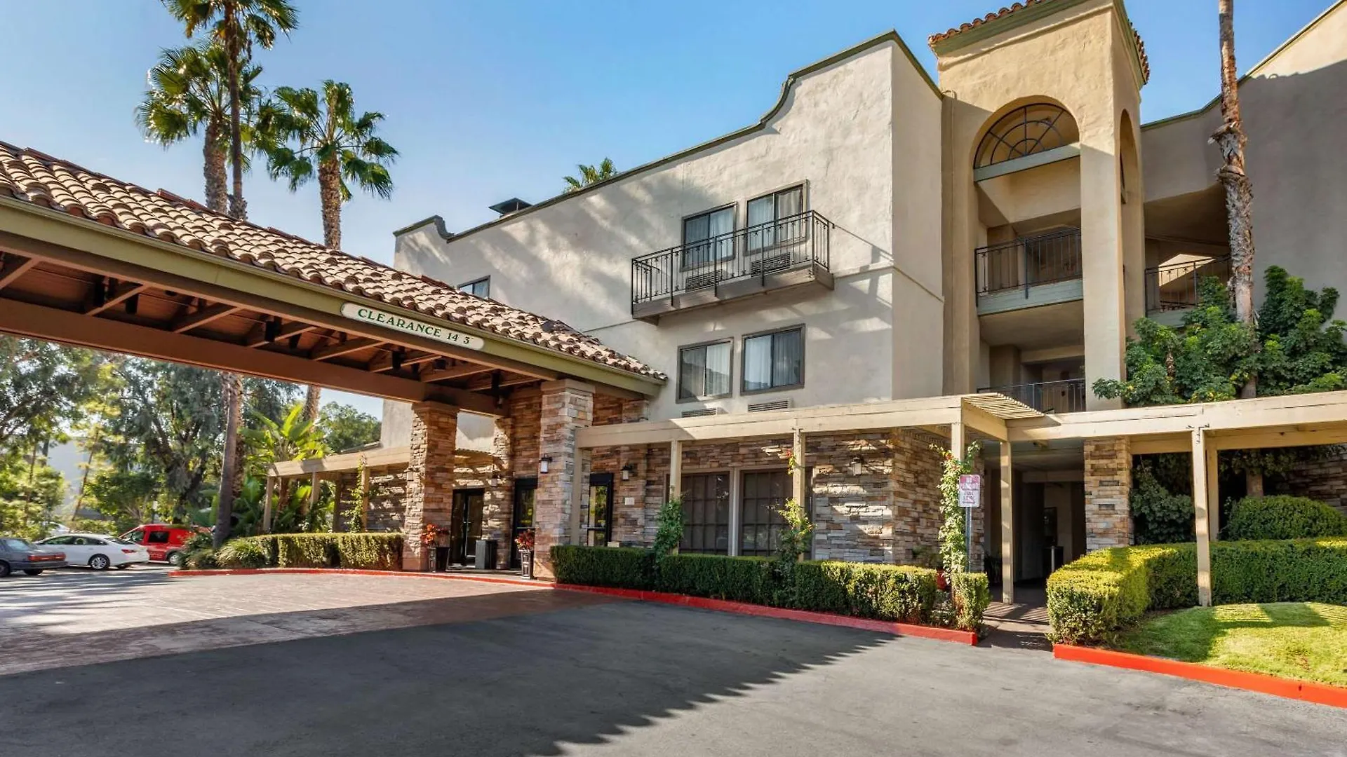 4 Smart Airport Hotels Near Disneyland California Worth Booking